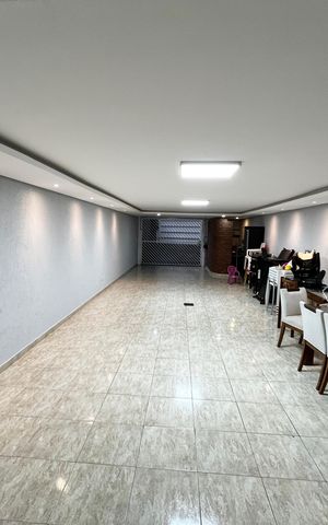 Casa para alugar com 200m², 3 quartos e 6 vagas Casa para alugar com 200m², 3 quartos e 6 vagasGaragem