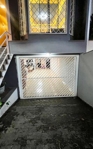 Casa para alugar com 200m², 3 quartos e 6 vagas Casa para alugar com 200m², 3 quartos e 6 vagasFachada