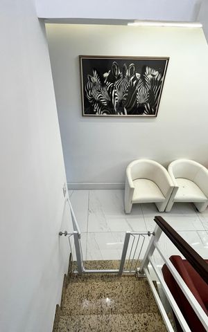 Casa para alugar com 200m², 3 quartos e 6 vagas Casa para alugar com 200m², 3 quartos e 6 vagasEscada
