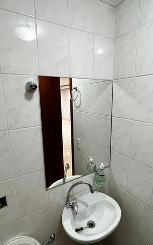 Casa para alugar com 200m², 3 quartos e 6 vagas Casa para alugar com 200m², 3 quartos e 6 vagasBanheiro da Garagem