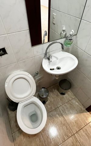 Casa para alugar com 200m², 3 quartos e 6 vagas Casa para alugar com 200m², 3 quartos e 6 vagasBanheiro da Garagem