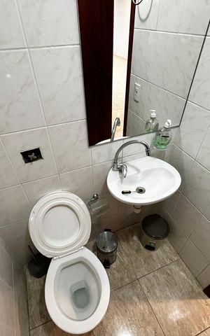 Casa para alugar com 200m², 3 quartos e 6 vagas Casa para alugar com 200m², 3 quartos e 6 vagasBanheiro da Garagem