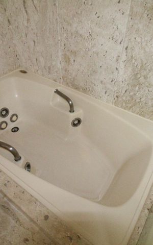 Casa de condomínio para alugar com 450m², 4 quartos e 6 vagasBanheiro da Suíte 1
