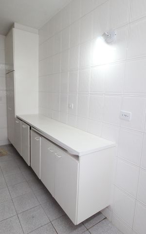 Casa de condomínio para alugar com 450m², 4 quartos e 6 vagasÁrea de Serviço