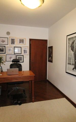 Casa de condomínio para alugar com 450m², 4 quartos e 6 vagasEscritório