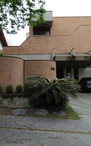 Casa de condomínio para alugar com 450m², 4 quartos e 6 vagasFachada da Casa