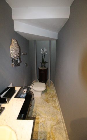 Casa de condomínio para alugar com 450m², 4 quartos e 6 vagasLavabo