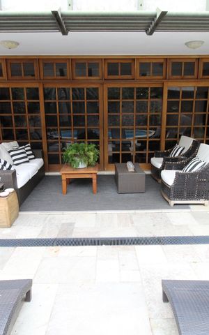 Casa de condomínio para alugar com 450m², 4 quartos e 6 vagasÁrea Externa