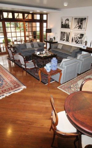 Casa de condomínio para alugar com 450m², 4 quartos e 6 vagasSala 