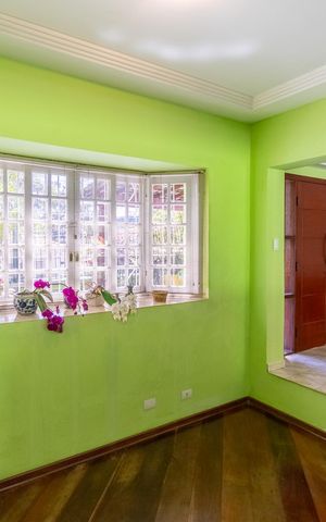 Casa à venda com 359m², 3 quartos e 2 vagas Casa à venda com 359m², 3 quartos e 2 vagasSala