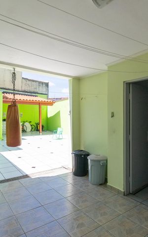 Casa à venda com 359m², 3 quartos e 2 vagas Casa à venda com 359m², 3 quartos e 2 vagasÁrea de Serviço