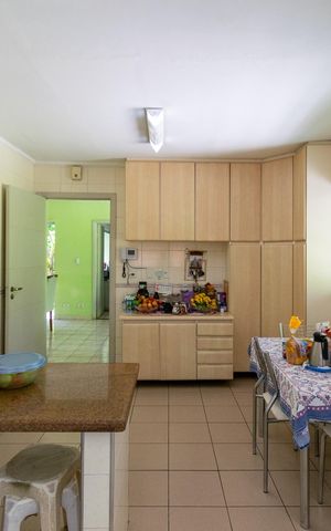 Casa à venda com 359m², 3 quartos e 2 vagas Casa à venda com 359m², 3 quartos e 2 vagasCozinha