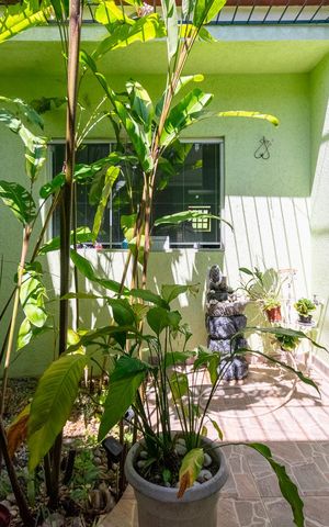 Casa à venda com 359m², 3 quartos e 2 vagas Casa à venda com 359m², 3 quartos e 2 vagasJardim de inverno