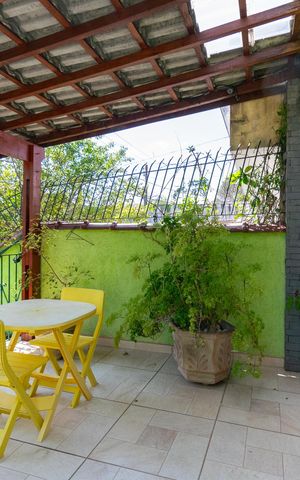Casa à venda com 359m², 3 quartos e 2 vagas Casa à venda com 359m², 3 quartos e 2 vagasEntrada