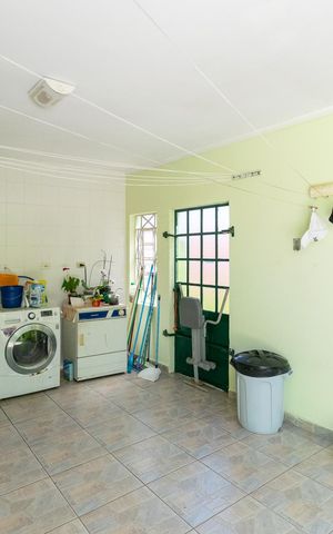 Casa à venda com 359m², 3 quartos e 2 vagas Casa à venda com 359m², 3 quartos e 2 vagasÁrea de Serviço