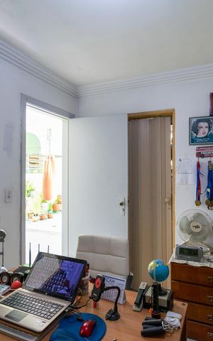 Casa à venda com 359m², 3 quartos e 2 vagas Casa à venda com 359m², 3 quartos e 2 vagasQuarto de Serviço