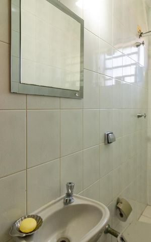 Casa à venda com 359m², 3 quartos e 2 vagas Casa à venda com 359m², 3 quartos e 2 vagasBanheiro Social