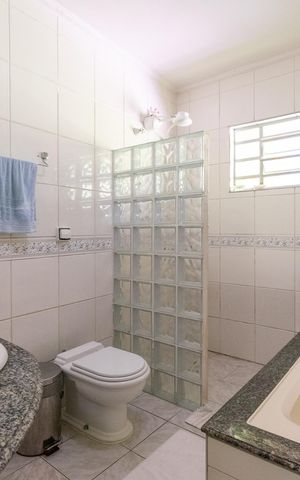 Casa à venda com 359m², 3 quartos e 2 vagas Casa à venda com 359m², 3 quartos e 2 vagasBanheiro da Suíte 2