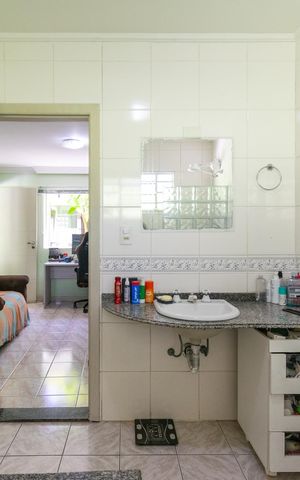 Casa à venda com 359m², 3 quartos e 2 vagas Casa à venda com 359m², 3 quartos e 2 vagasBanheiro da Suíte 2