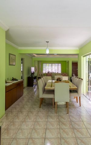 Casa à venda com 359m², 3 quartos e 2 vagas Casa à venda com 359m², 3 quartos e 2 vagasSala de Jantar