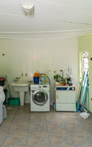 Casa à venda com 359m², 3 quartos e 2 vagas Casa à venda com 359m², 3 quartos e 2 vagasÁrea de Serviço