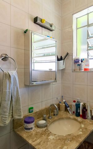 Casa à venda com 359m², 3 quartos e 2 vagas Casa à venda com 359m², 3 quartos e 2 vagasBanheiro da Suíte 1