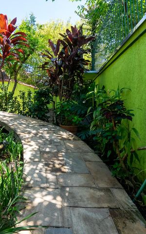 Casa à venda com 359m², 3 quartos e 2 vagas Casa à venda com 359m², 3 quartos e 2 vagasJardim