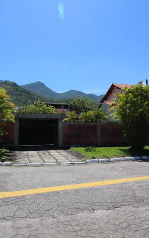 Casa de condomínio à venda com 870m², 4 quartos e 7 vagasFachada