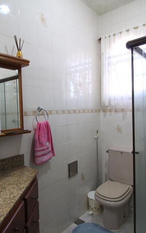 Casa de condomínio à venda com 870m², 4 quartos e 7 vagasCasa 2 - Banheiro Social 1