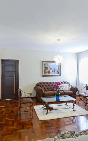 Casa à venda com 257m², 4 quartos e 4 vagas Casa à venda com 257m², 4 quartos e 4 vagasSala 1