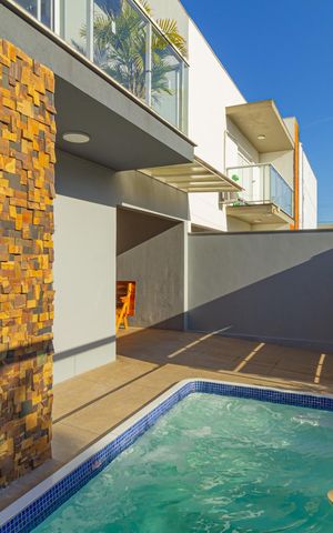 Casa à venda com 90m², 2 quartos e 2 vagas Casa à venda com 90m², 2 quartos e 2 vagasPiscina