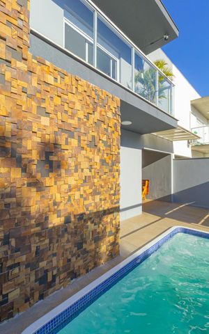 Casa à venda com 90m², 2 quartos e 2 vagas Casa à venda com 90m², 2 quartos e 2 vagasFachada