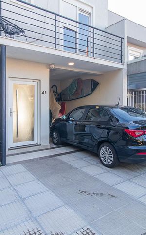 Casa à venda com 230m², 3 quartos e 2 vagasFachada