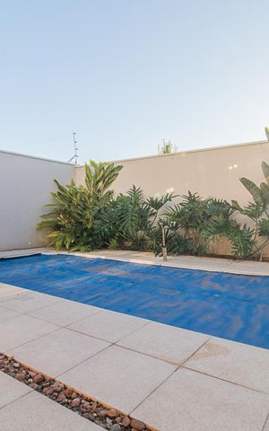 Casa à venda com 230m², 3 quartos e 2 vagasÁrea comum - Piscina