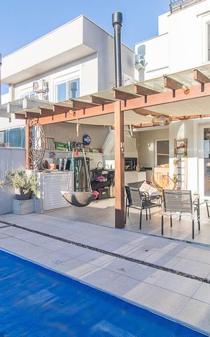 Casa à venda com 230m², 3 quartos e 2 vagasÁrea comum - Piscina