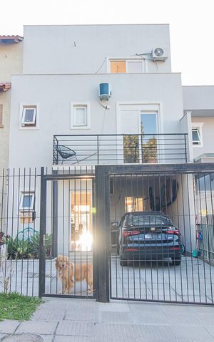 Casa à venda com 230m², 3 quartos e 2 vagasFachada