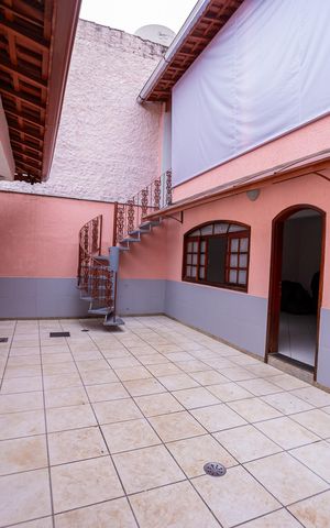 Casa para alugar com 300m², 3 quartos e 5 vagas Casa para alugar com 300m², 3 quartos e 5 vagasQuintal