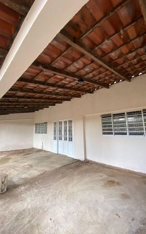 Casa à venda com 800m², 4 quartos e 9 vagas Casa à venda com 800m², 4 quartos e 9 vagasÁrea de Serviço
