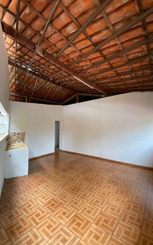 Casa à venda com 800m², 4 quartos e 9 vagas Casa à venda com 800m², 4 quartos e 9 vagasÁrea de Serviço