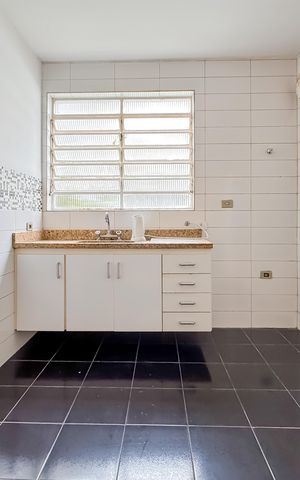 Casa à venda com 194m², 3 quartos e 2 vagas Casa à venda com 194m², 3 quartos e 2 vagasCozinha