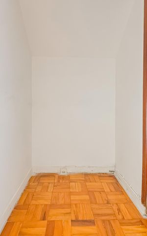 Casa à venda com 194m², 3 quartos e 2 vagas Casa à venda com 194m², 3 quartos e 2 vagasLavabo