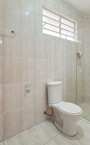 Casa à venda com 194m², 3 quartos e 2 vagas Casa à venda com 194m², 3 quartos e 2 vagasBanheiro da Suíte