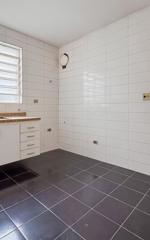 Casa à venda com 194m², 3 quartos e 2 vagas Casa à venda com 194m², 3 quartos e 2 vagasCozinha