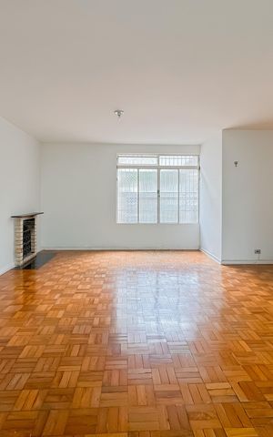Casa à venda com 194m², 3 quartos e 2 vagas Casa à venda com 194m², 3 quartos e 2 vagasSala