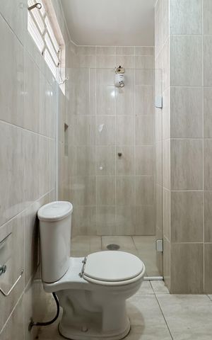 Casa à venda com 194m², 3 quartos e 2 vagas Casa à venda com 194m², 3 quartos e 2 vagasBanheiro da Suíte