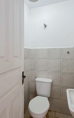 Casa à venda com 194m², 3 quartos e 2 vagas Casa à venda com 194m², 3 quartos e 2 vagasBanheiro de serviço