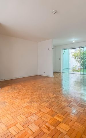 Casa à venda com 194m², 3 quartos e 2 vagas Casa à venda com 194m², 3 quartos e 2 vagasSala