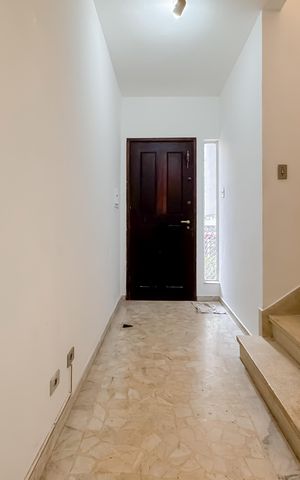 Casa à venda com 194m², 3 quartos e 2 vagas Casa à venda com 194m², 3 quartos e 2 vagasEntrada