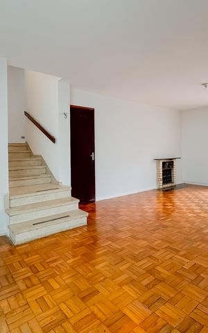 Casa à venda com 194m², 3 quartos e 2 vagas Casa à venda com 194m², 3 quartos e 2 vagasSala