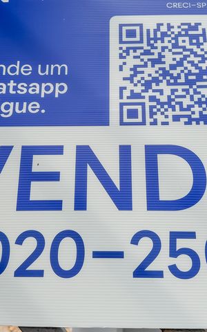 Casa à venda com 194m², 3 quartos e 2 vagas Casa à venda com 194m², 3 quartos e 2 vagasPlaquinha